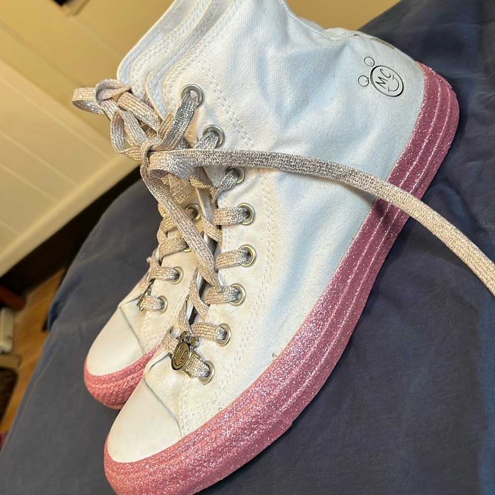 White with Pink Glitter Bottoms Women’s 9.5 Miley Cyrus Converse